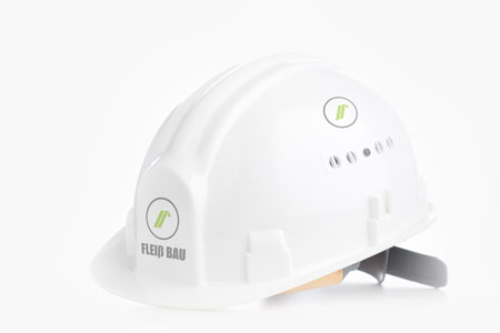 Dachprofi führt eine Abdichtung auf einem Flachdach eines Gebäudes in Fellbach durch